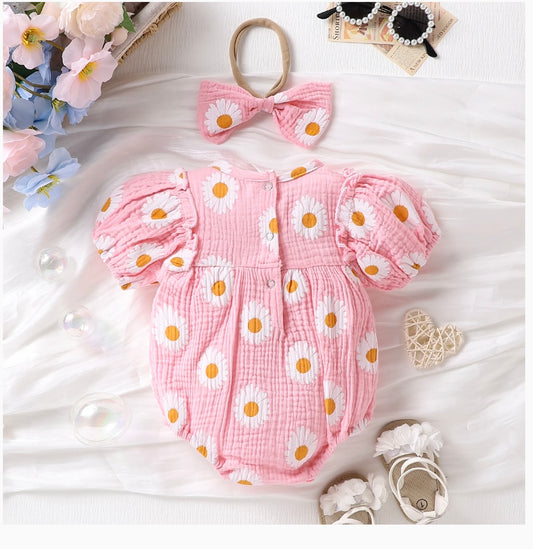 Daisy Whispers – Baby Girl Bubble Sleeve Lace Romper